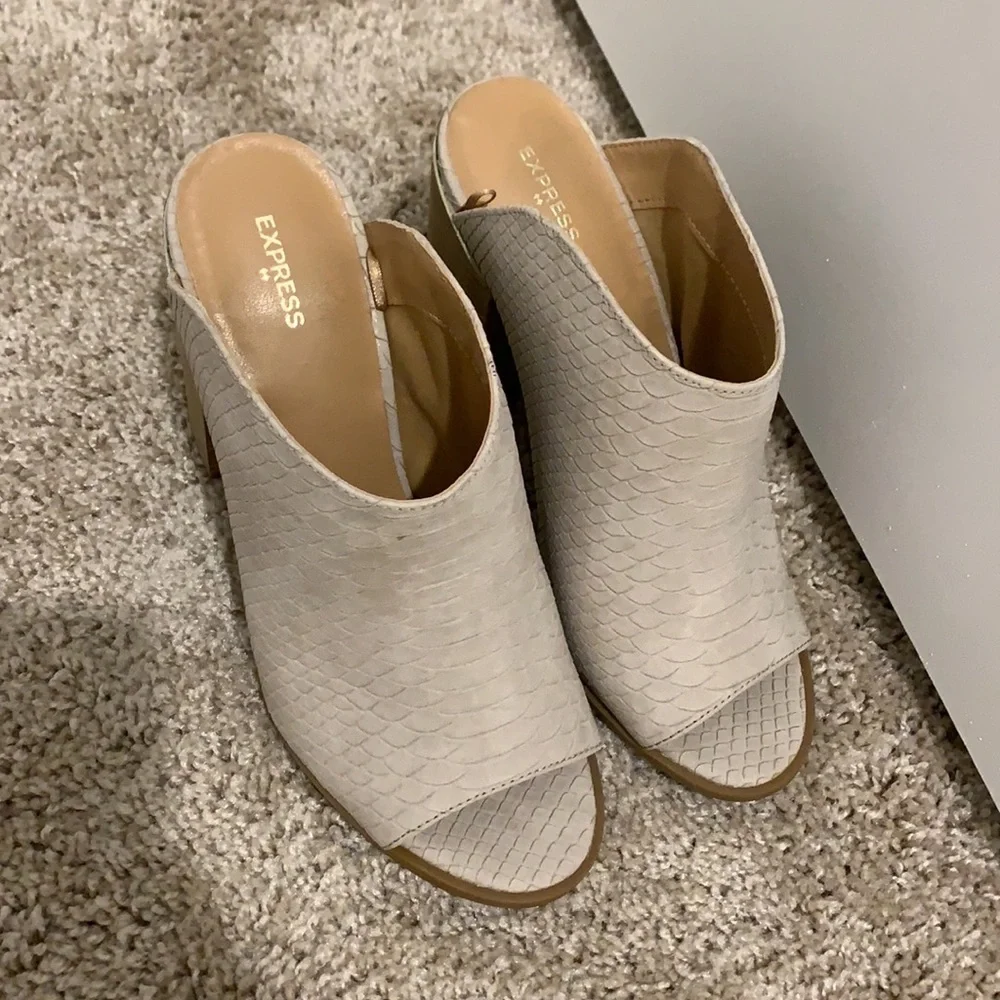 Size 9 - Picture 4 of 5